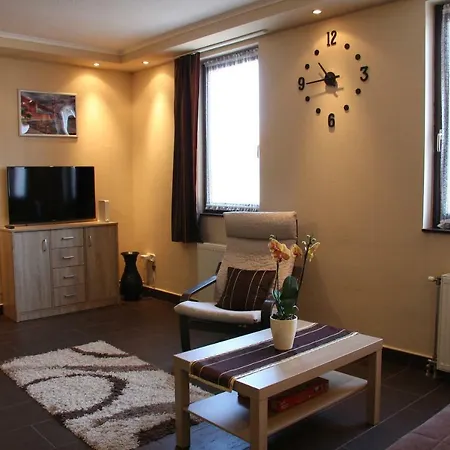 아파트 Kiss Apartman Linda 에게르